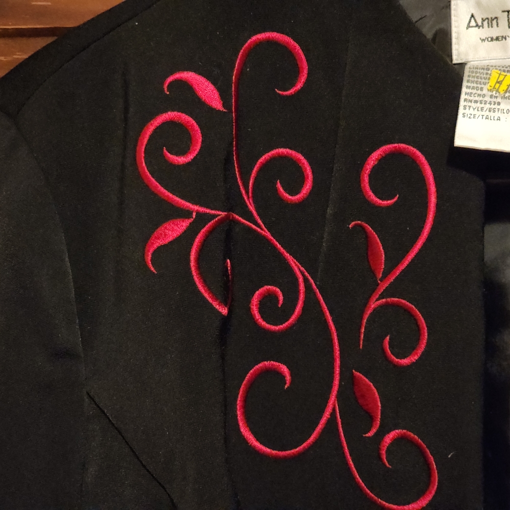 Vintage Ann Travis Black Collarless Blazer with Red Embroidery Size 16W Petite - Picture 7 of 15
